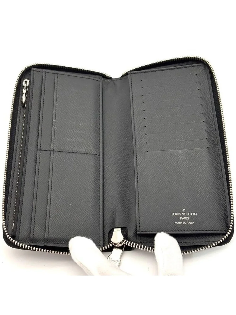 Louis Vuitton Wallet Taiga Zippy Vertical Black